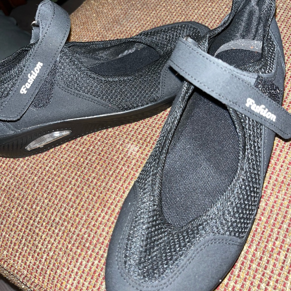 Orthopedic mesh shoe never been worn new without tag